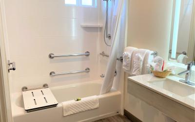 Santa Monica hotel room with queen bed and accessible bath with bathtub